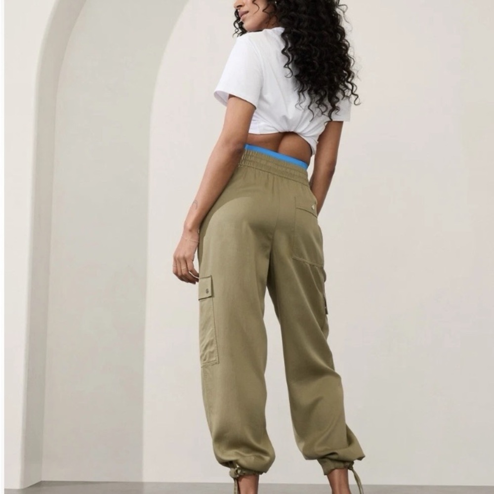Athleta Celestial High Rise Utility Pant Size XL Olive jogger pants B066 - Picture 5 of 13